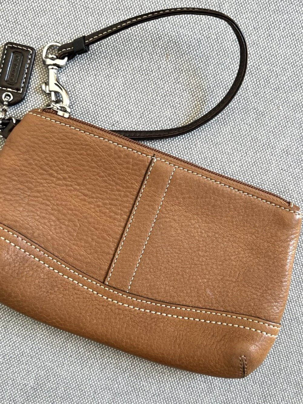 COACH Tan/Brown Leather Wristlet Classic Pebble Finish Zipper Top *Very Clean* - Picture 5 of 7